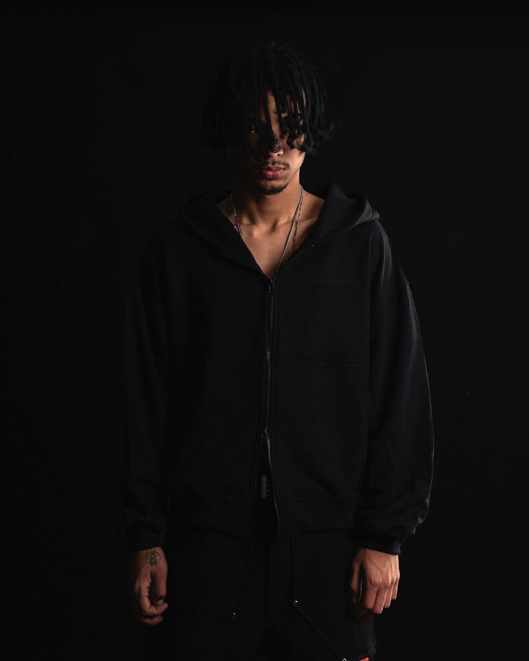 HOODIE BÁSICO BLACK. (DOBLE CARRO)
