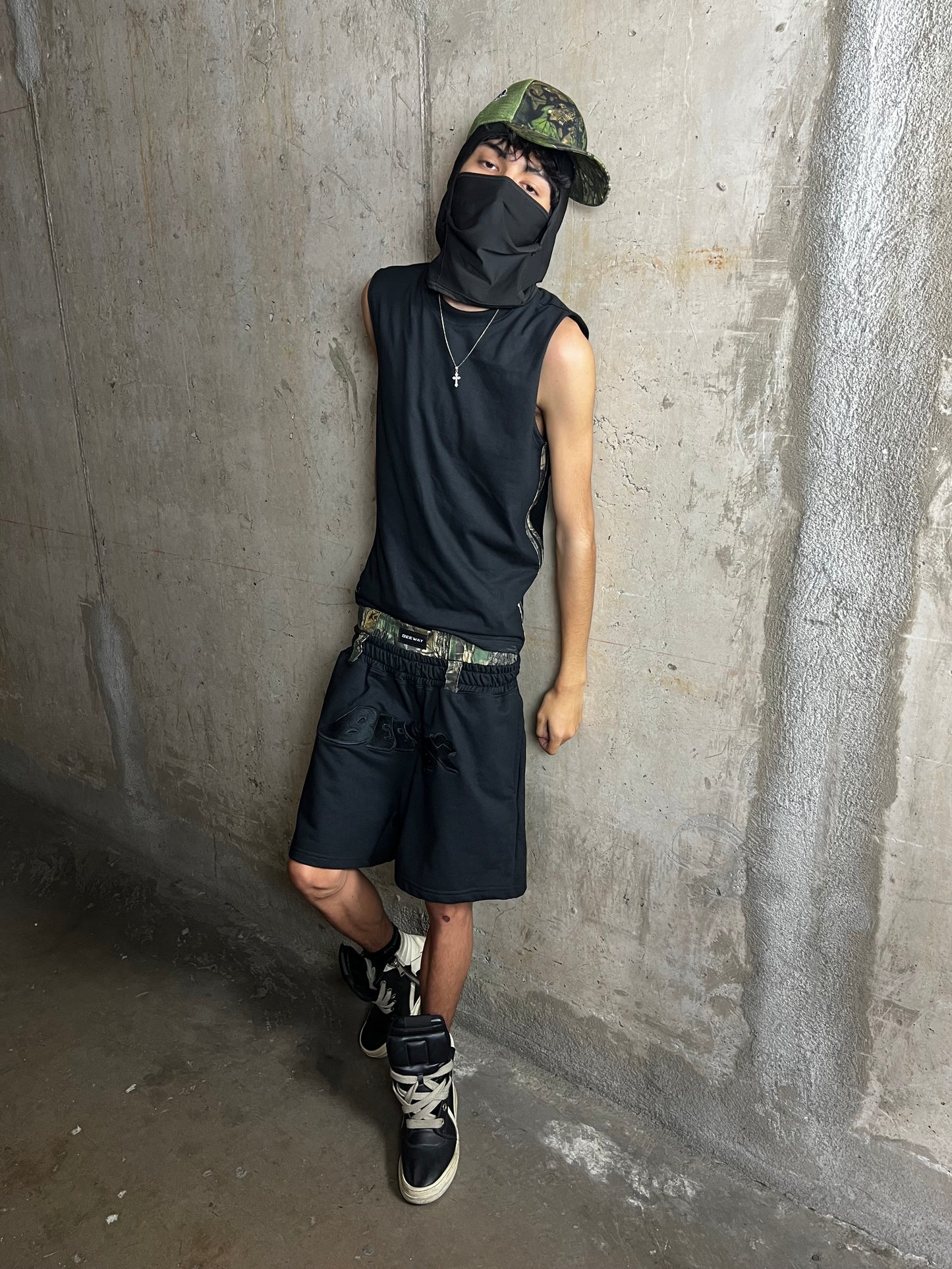 TANK TOP SLIM FIT (LÍNEAS CAMO )