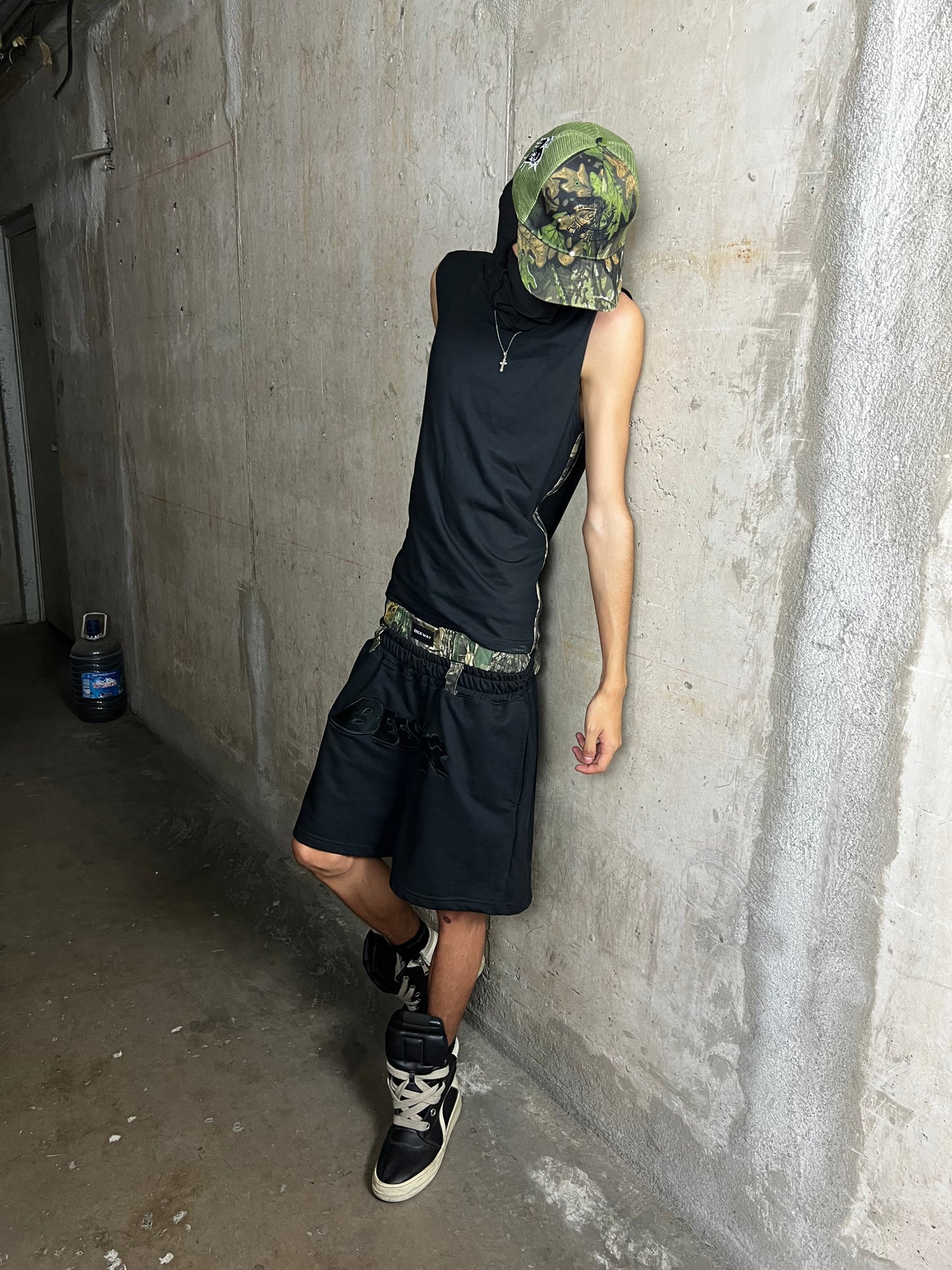 TANK TOP SLIM FIT (LÍNEAS CAMO )