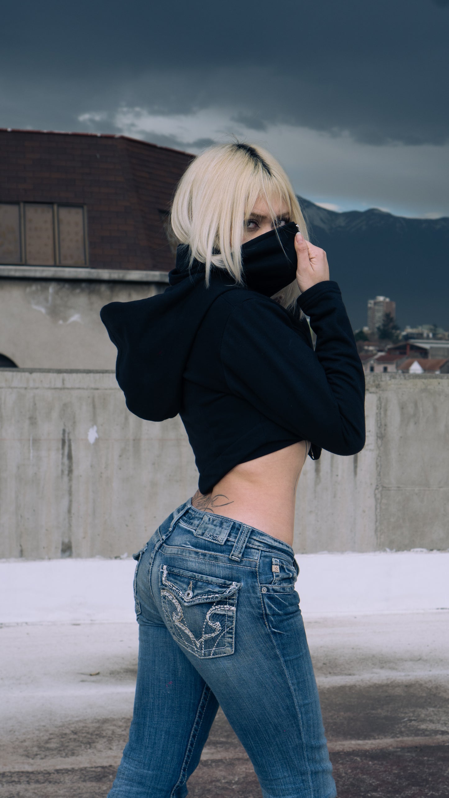 CROPPED BEEWAY BLACK