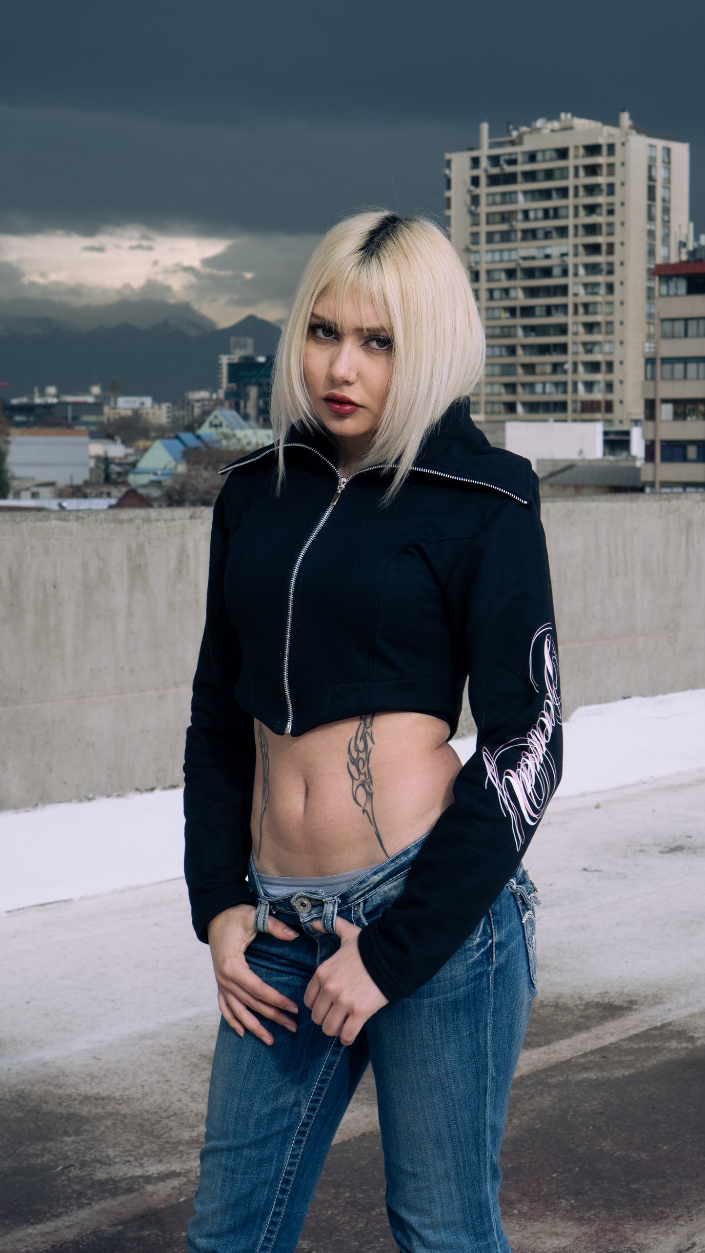 CROPPED BEEWAY BLACK